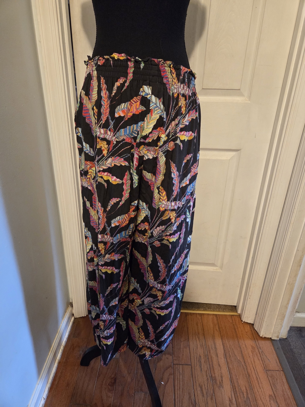 APNY Wide-Leg Tropical Print Pants - Black with Multicolor Leaf Pattern - Picture 7 of 9